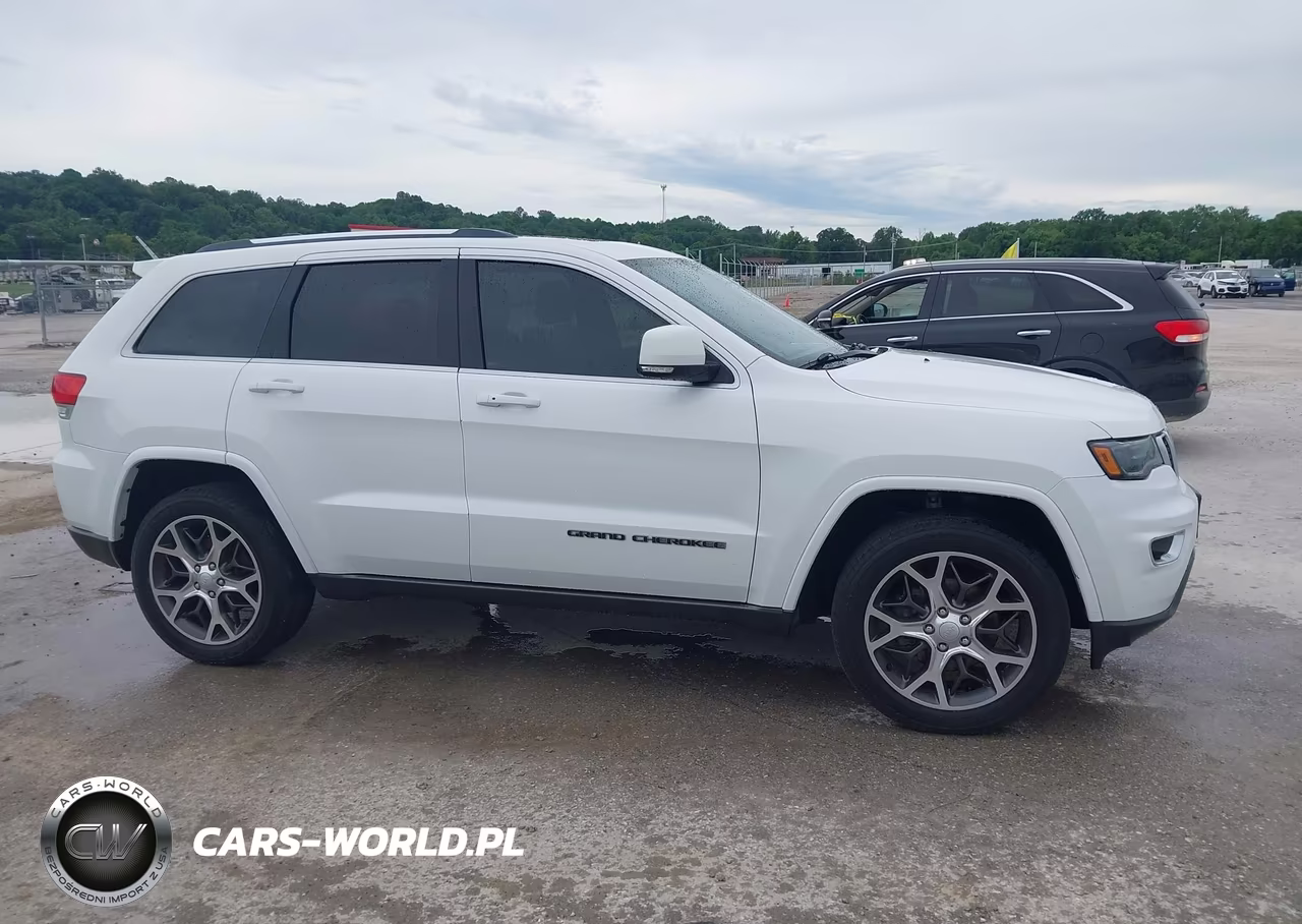 2018 Jeep Grand Cherokee Sterling Edition 4X4 VIN:1C4RJFBG6JC225783 - 13