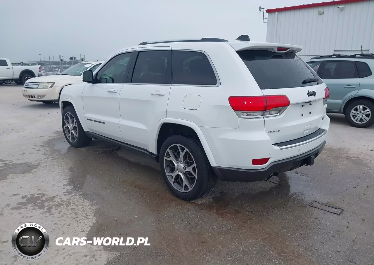 2018 Jeep Grand Cherokee Sterling Edition 4X4 VIN:1C4RJFBG6JC225783 - 3