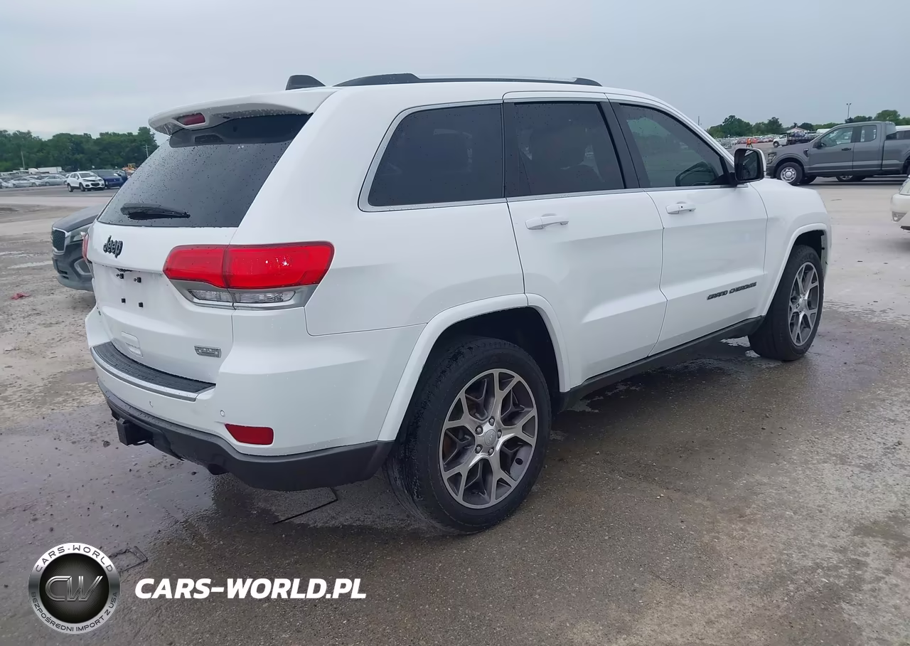 2018 Jeep Grand Cherokee Sterling Edition 4X4 VIN:1C4RJFBG6JC225783 - 4