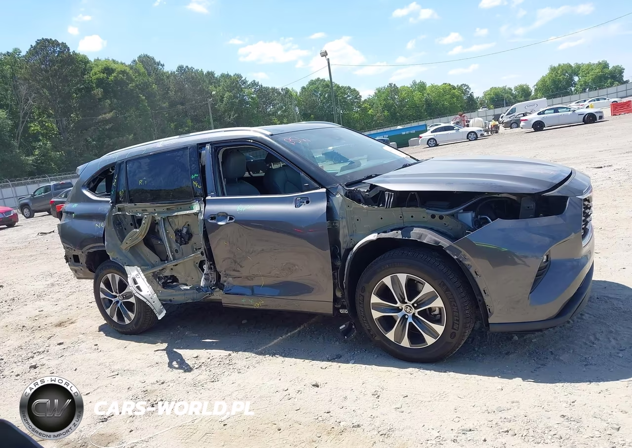 2022 Toyota Highlander Xle VIN:5TDGZRAH9NS552338 - 14