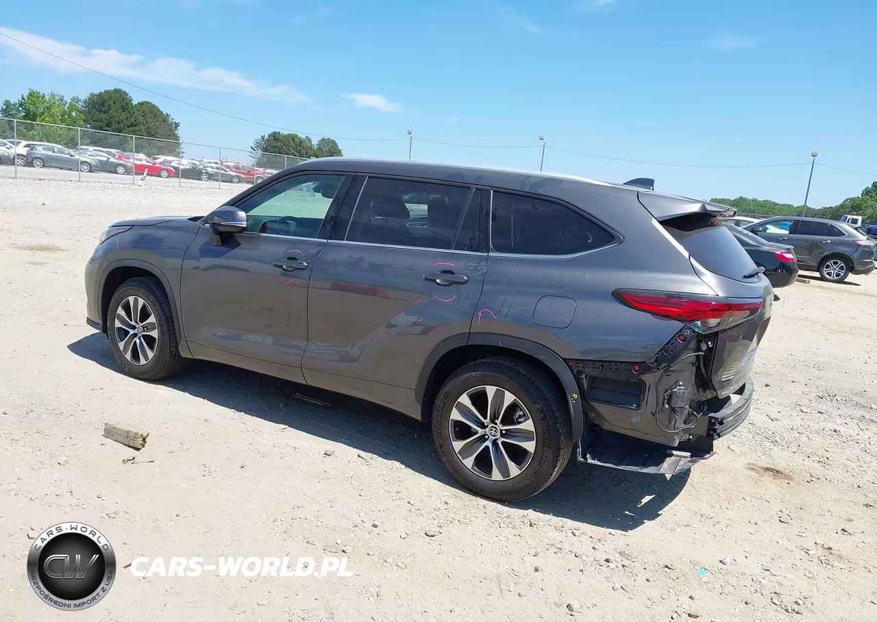 2022 Toyota Highlander Xle VIN:5TDGZRAH9NS552338 - 3