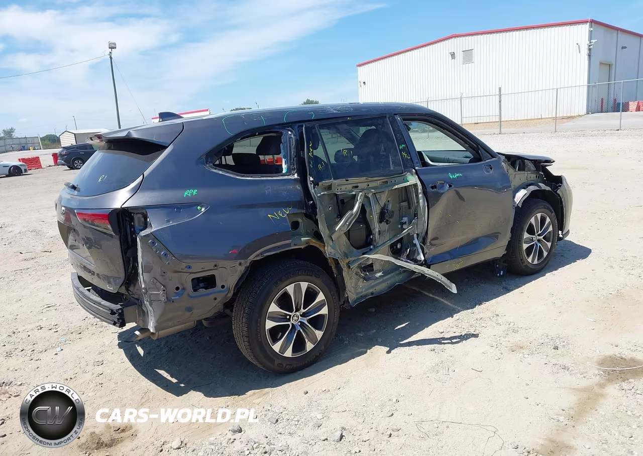 2022 Toyota Highlander Xle VIN:5TDGZRAH9NS552338 - 4