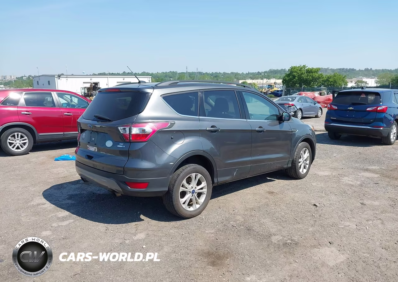 2017 Ford Escape Se VIN:1FMCU9GD8HUA86575 - 4