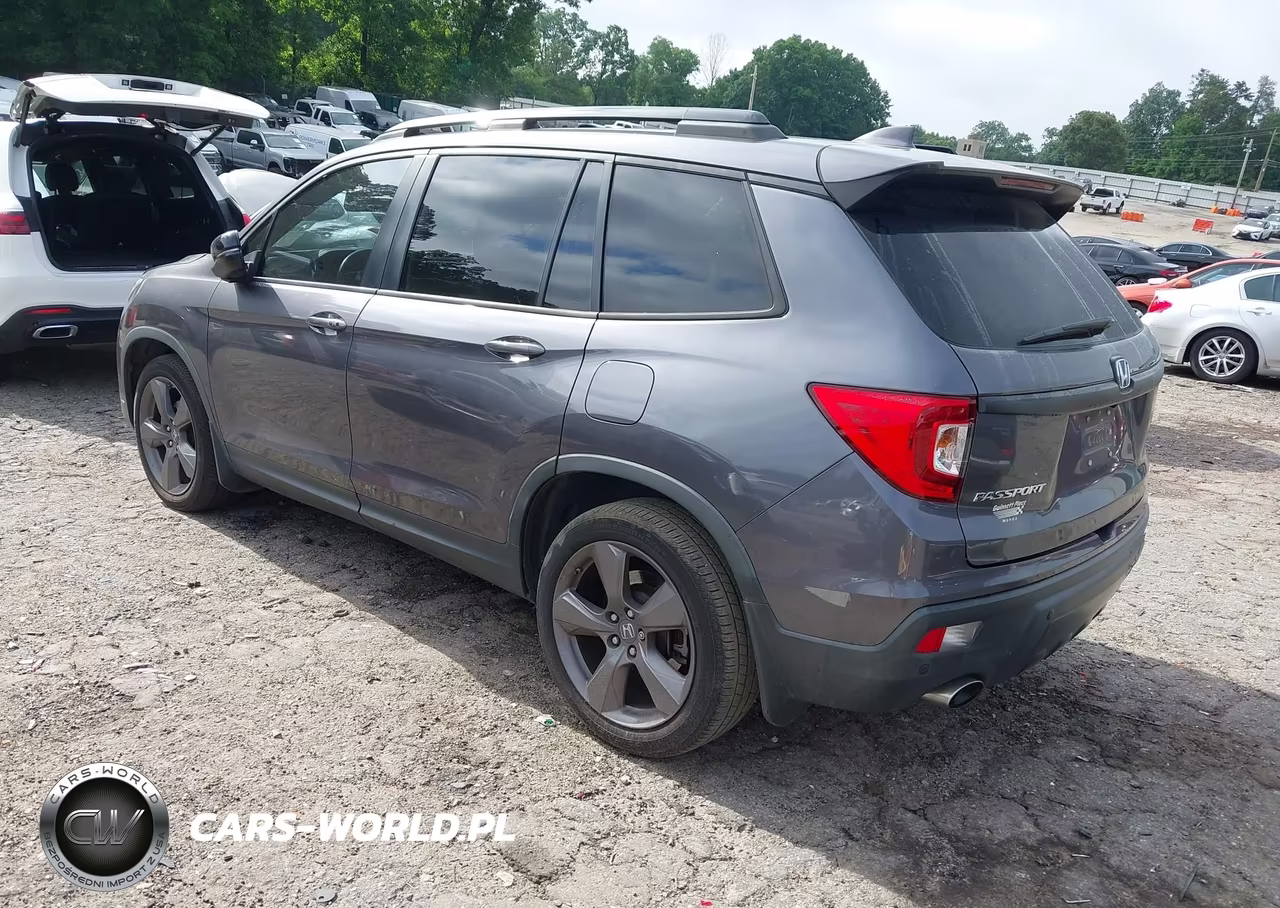 2019 Honda Passport Touring VIN:5FNYF7H95KB010573 - 3