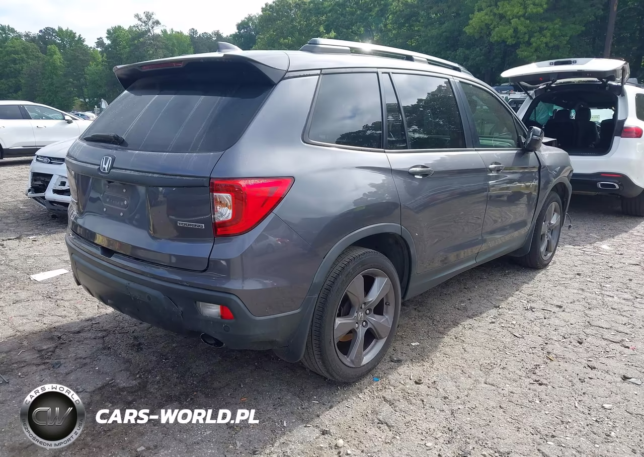 2019 Honda Passport Touring VIN:5FNYF7H95KB010573 - 4