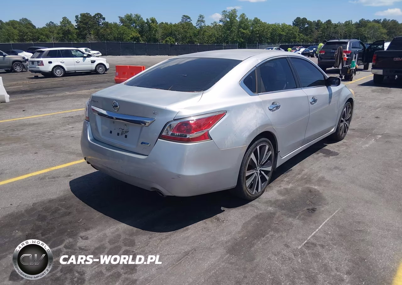 2014 Nissan Altima 2.5 S VIN:1N4AL3AP1EN331341 - 4