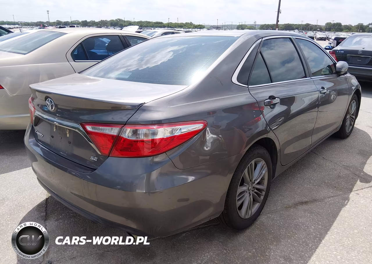 2017 Toyota Camry Se VIN:4T1BF1FK1HU660876 - 4