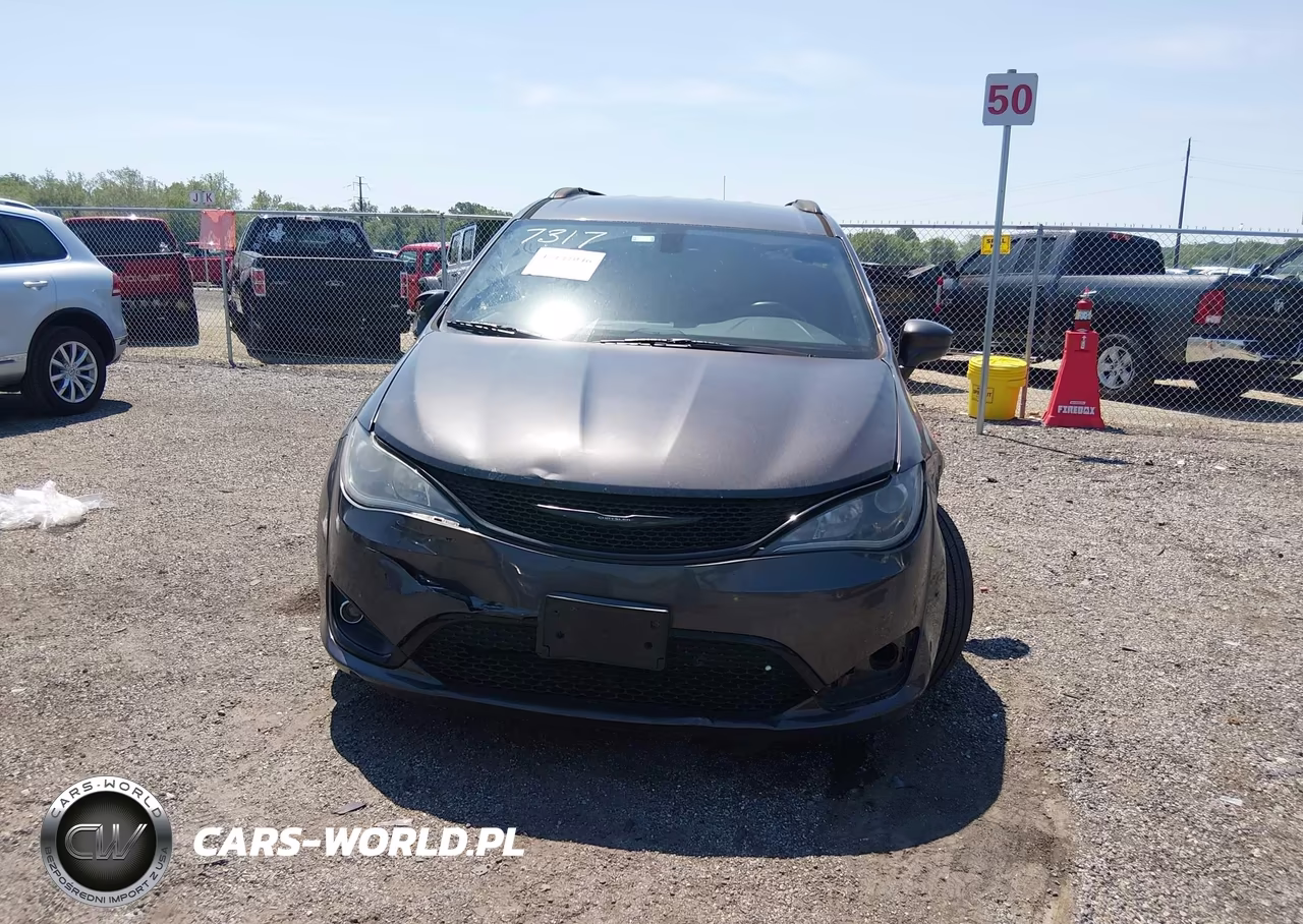2018 Chrysler Pacifica Touring Plus VIN:2C4RC1FG1JR317317 - 12