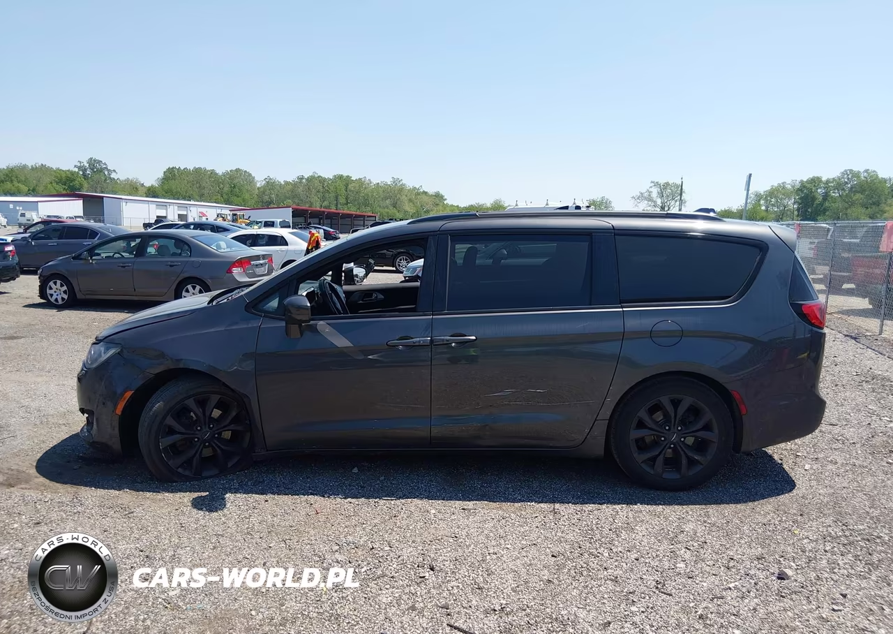 2018 Chrysler Pacifica Touring Plus VIN:2C4RC1FG1JR317317 - 14