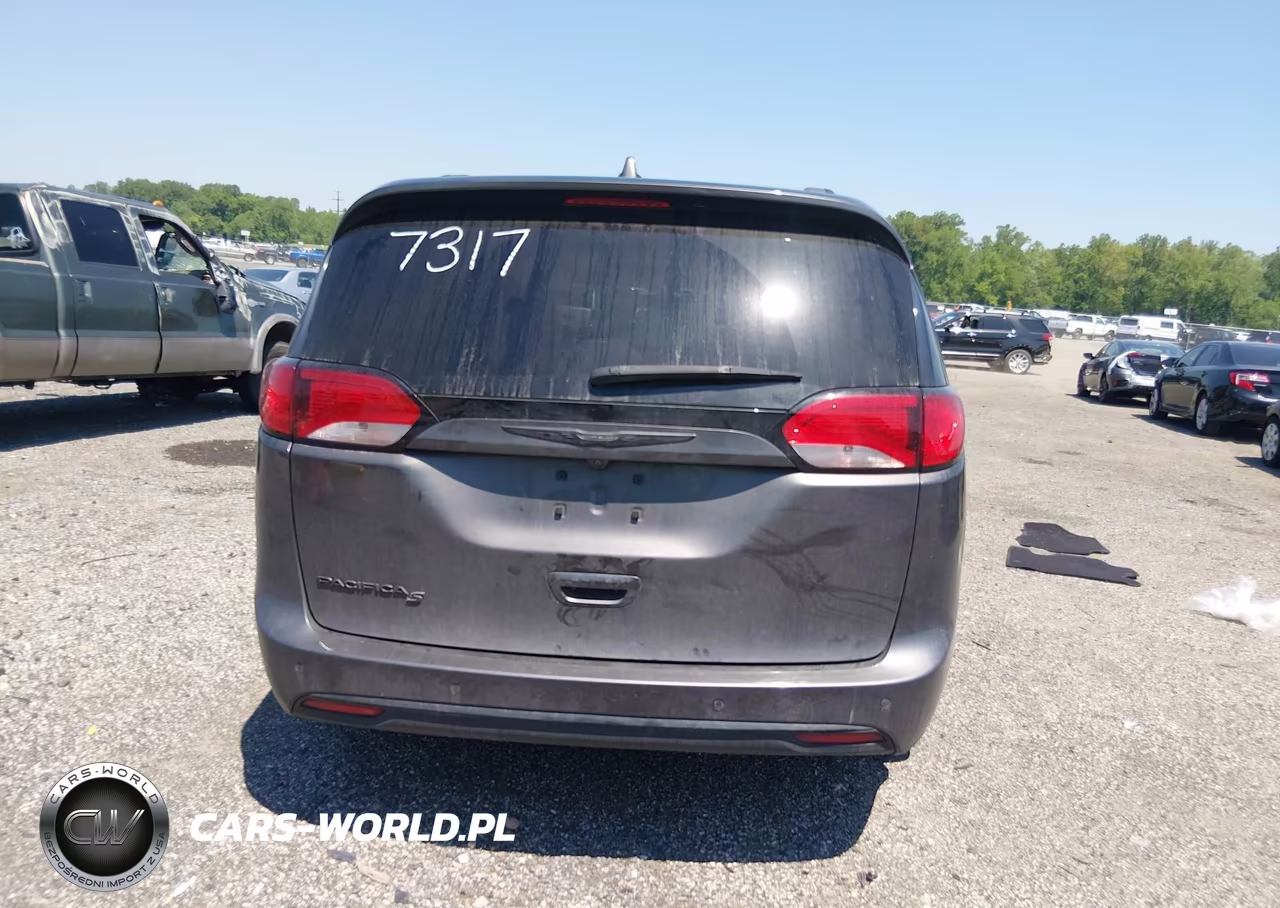 2018 Chrysler Pacifica Touring Plus VIN:2C4RC1FG1JR317317 - 16