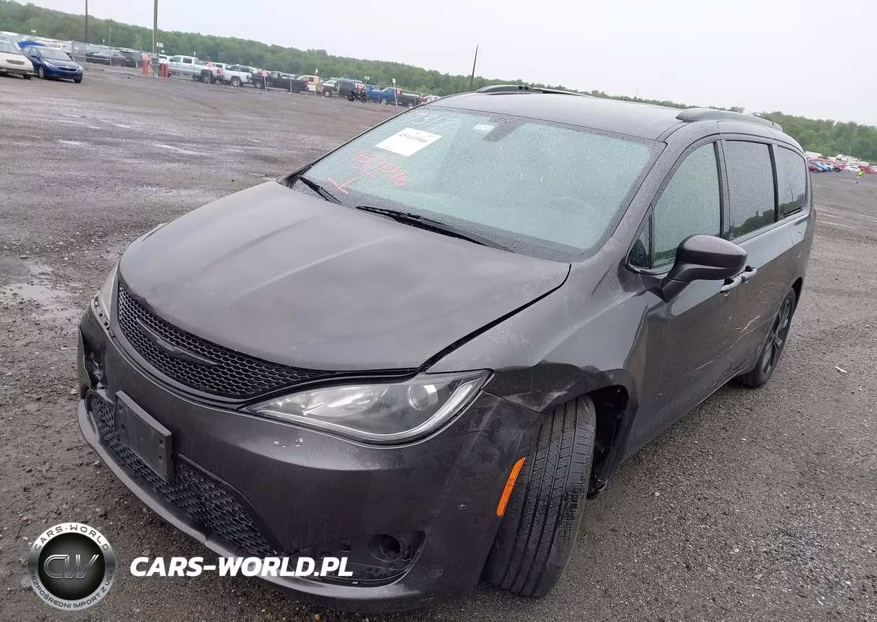 2018 Chrysler Pacifica Touring Plus VIN:2C4RC1FG1JR317317 - 2