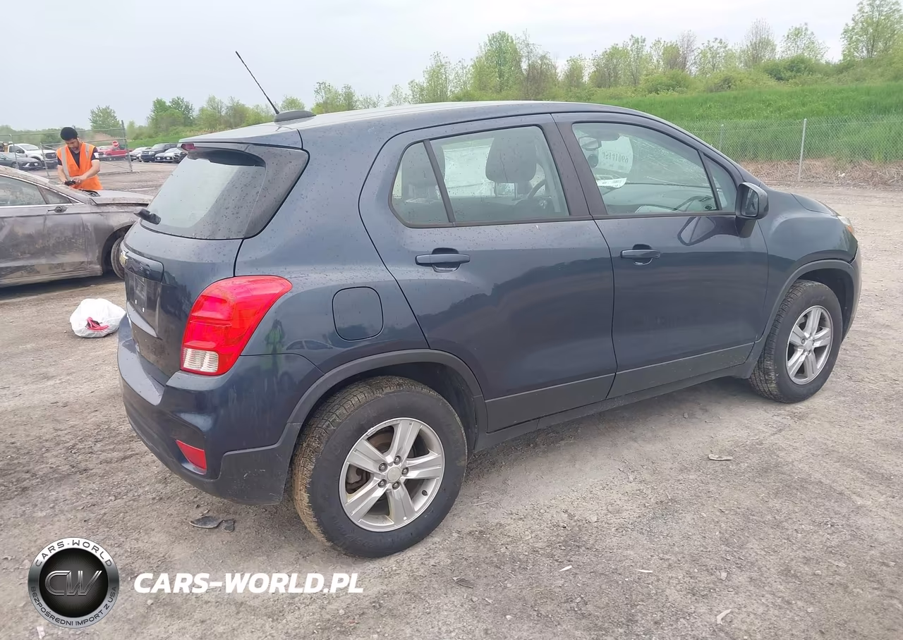 2018 Chevrolet Trax Ls VIN:3GNCJNSB7JL252474 - 4