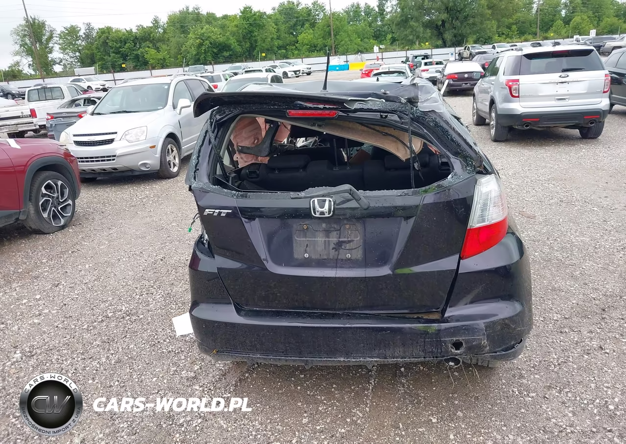 2013 Honda Fit Sport VIN:JHMGE8H57DC061010 - 15