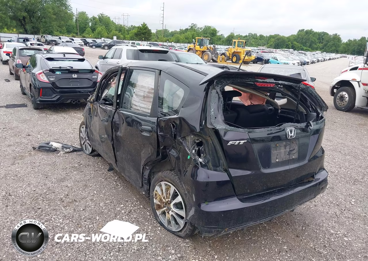 2013 Honda Fit Sport VIN:JHMGE8H57DC061010 - 6
