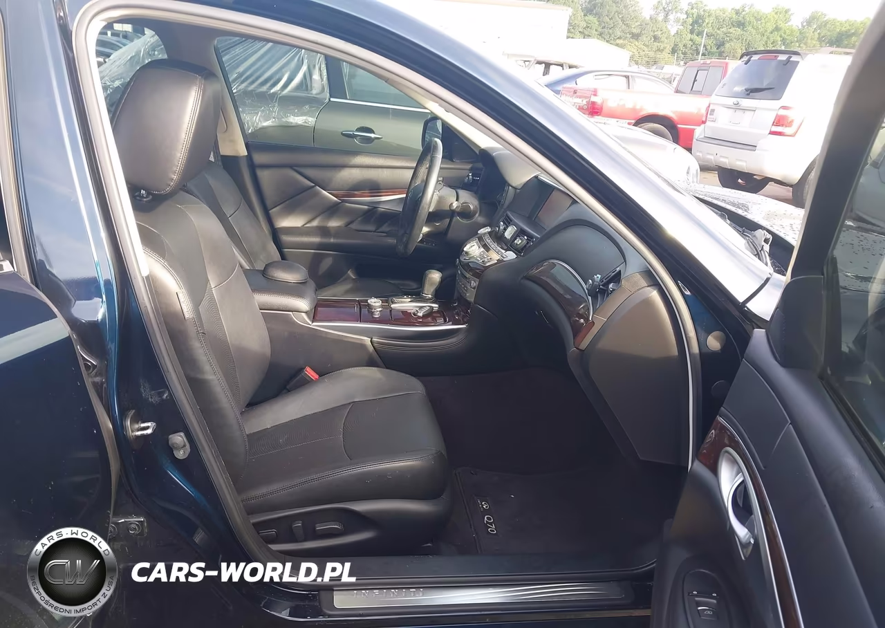 2018 Infiniti Q70 3.7 Luxe VIN:JN1BY1AP2JM181117 - 5