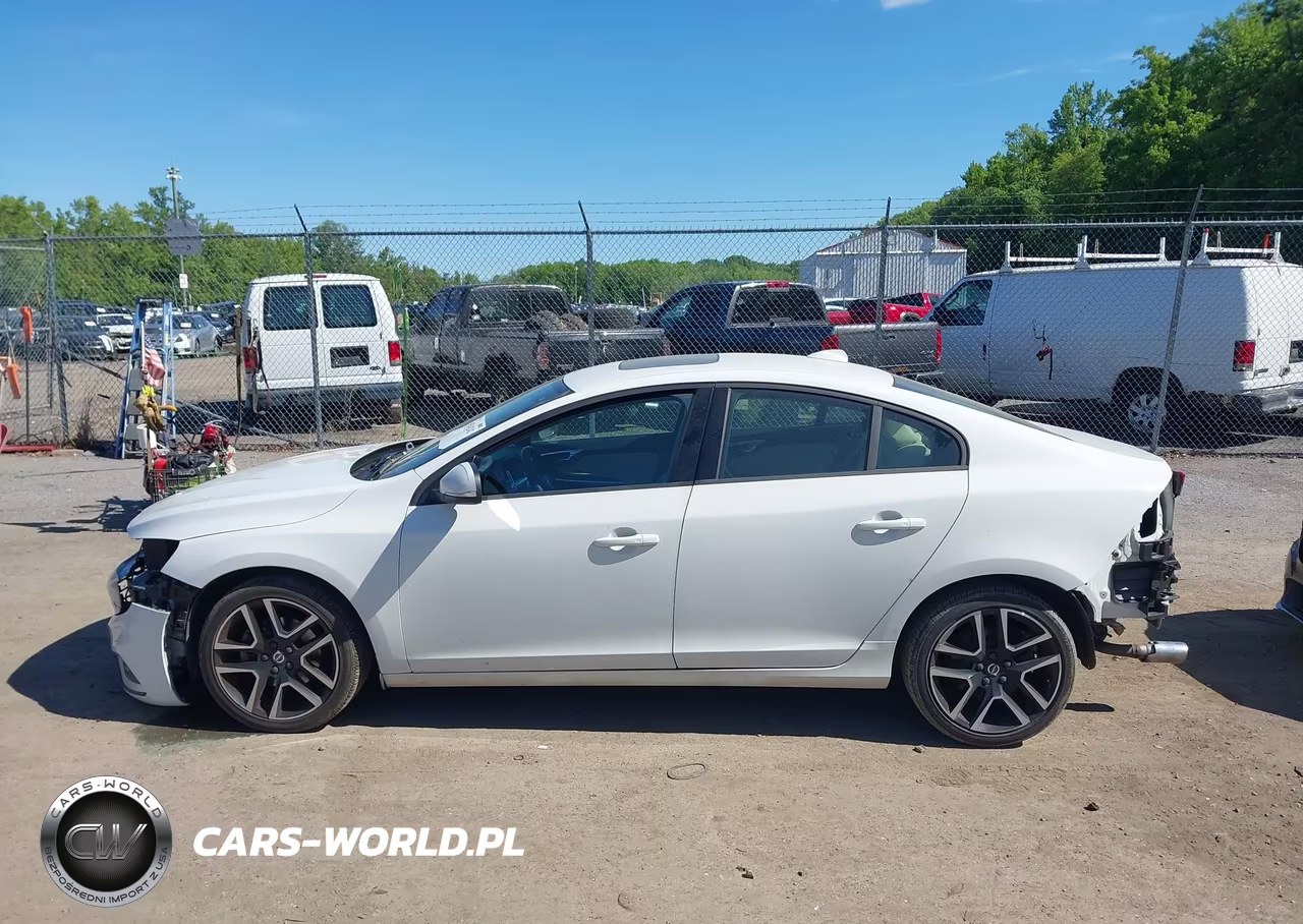 2018 Volvo S60 T5 Dynamic VIN:YV126MFL8J2454240 - 14