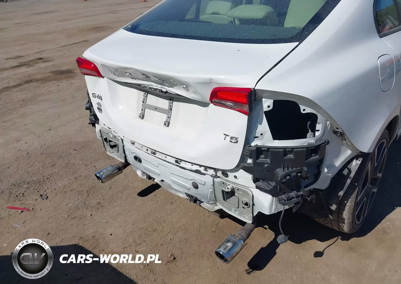 2018 Volvo S60 T5 Dynamic VIN:YV126MFL8J2454240 - 17