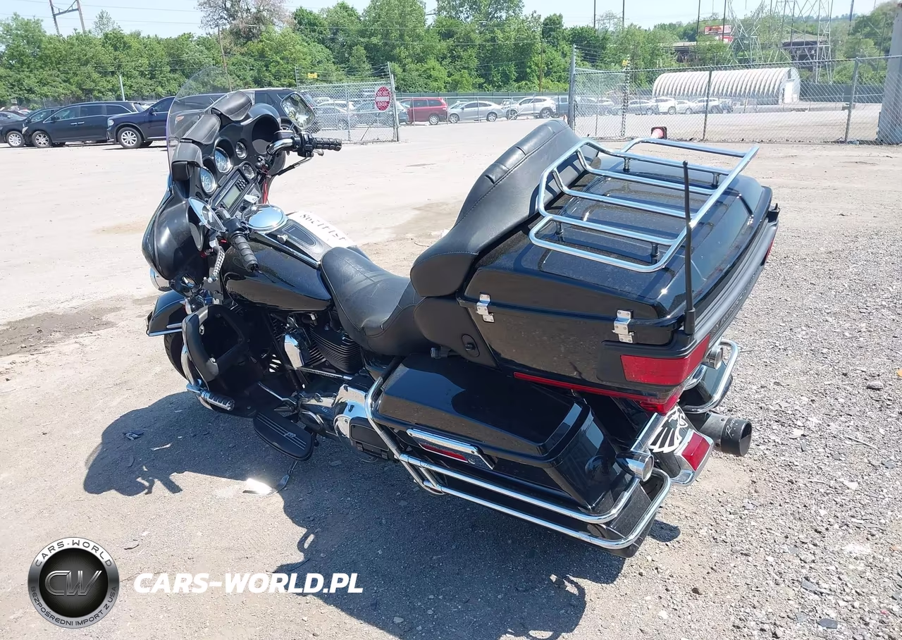2007 Harley-Davidson Flhtcui VIN:1HD1FC4157Y627875 - 3