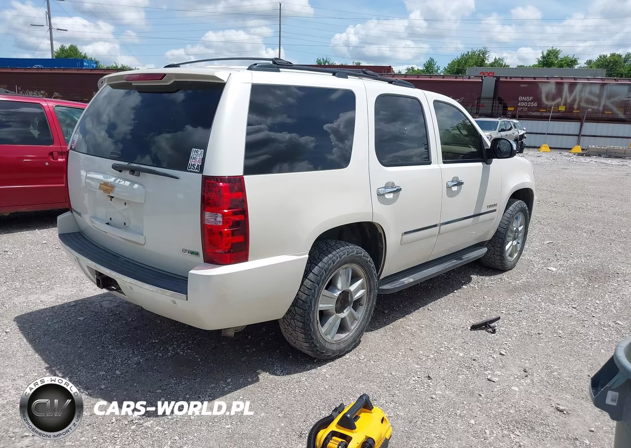 2010 Chevrolet Tahoe Ltz VIN:1GNUKCE04AR175166 - 4