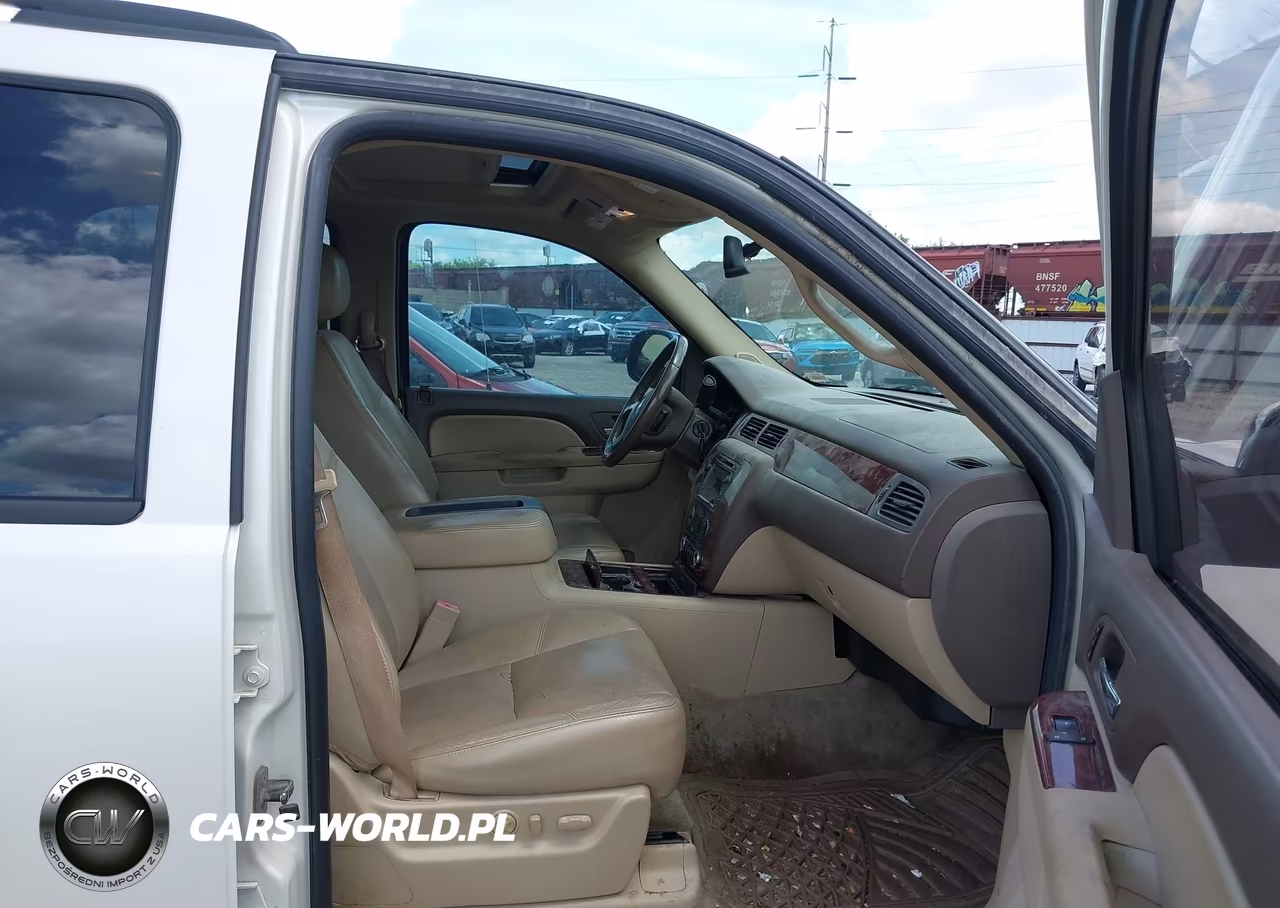 2010 Chevrolet Tahoe Ltz VIN:1GNUKCE04AR175166 - 5