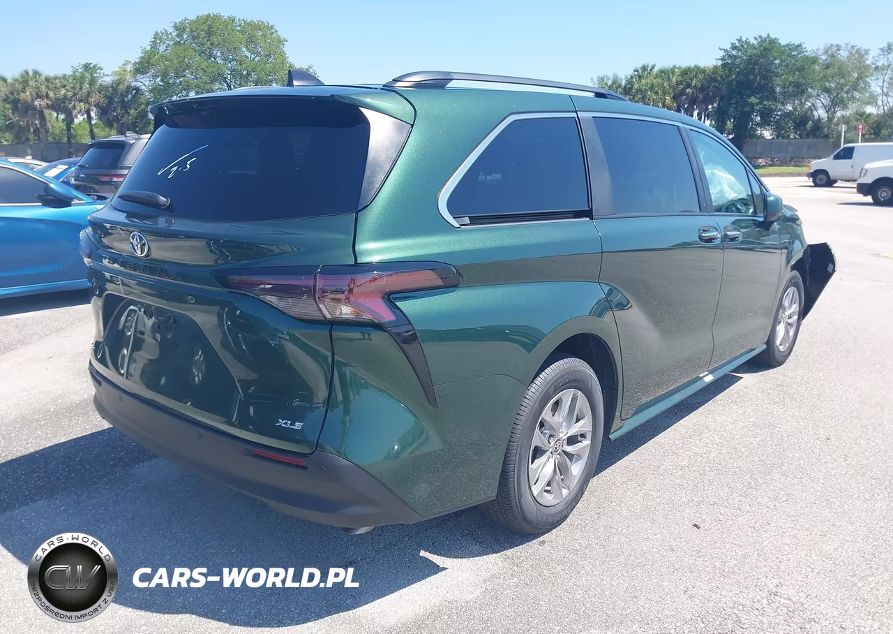 2026 Toyota Sienna Xle VIN:5TDYRKECXTS293589 - 4