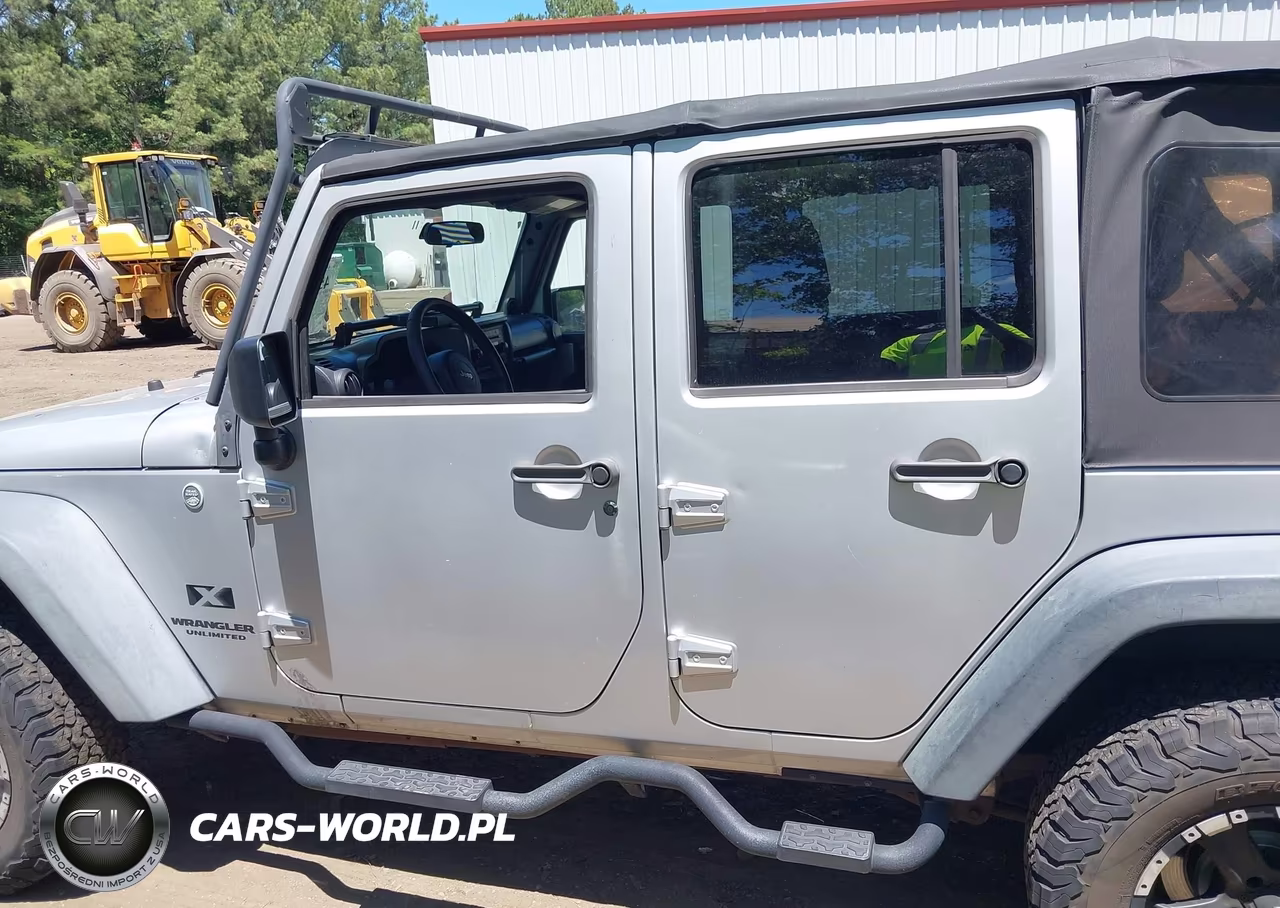 2009 Jeep Wrangler Unlimited X VIN:1J4GA391X9L733266 - 14