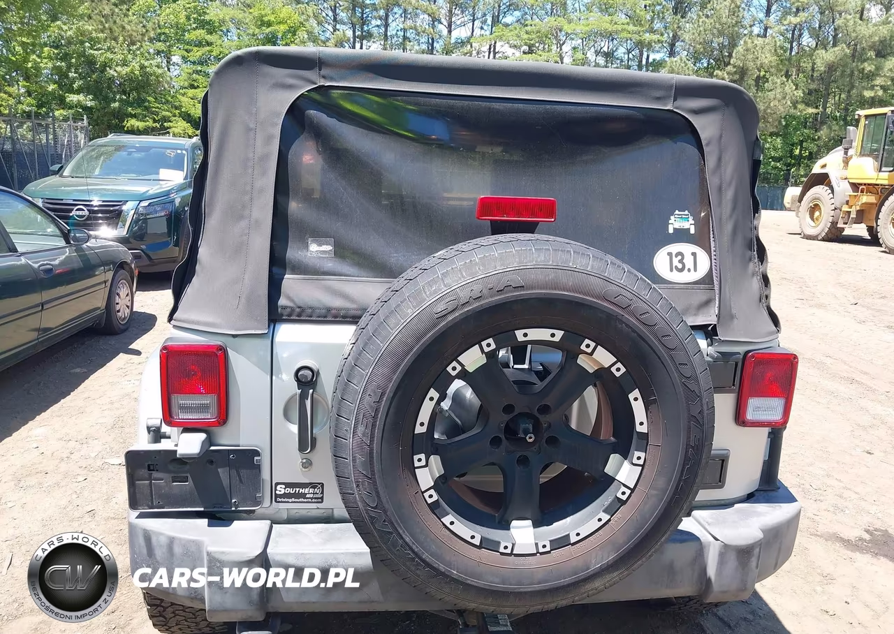 2009 Jeep Wrangler Unlimited X VIN:1J4GA391X9L733266 - 16
