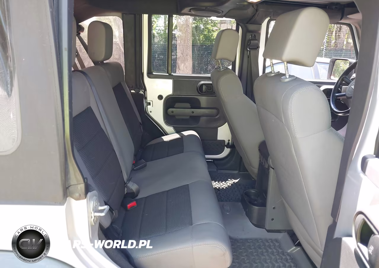 2009 Jeep Wrangler Unlimited X VIN:1J4GA391X9L733266 - 8