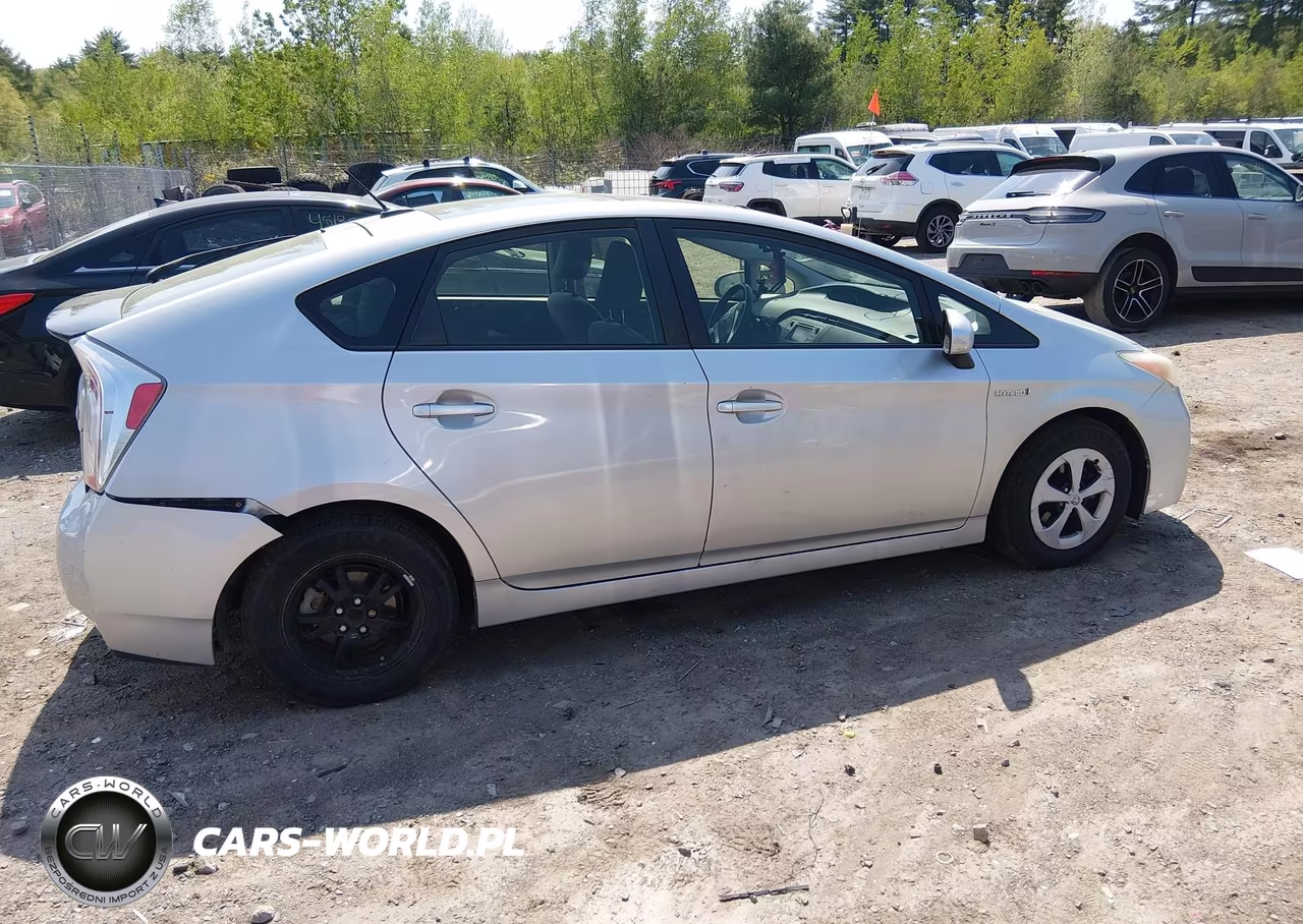 2012 Toyota Prius Three VIN:JTDKN3DU7C5444184 - 12