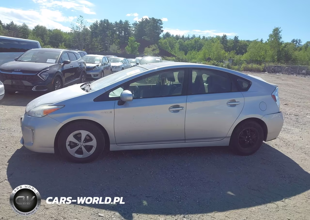 2012 Toyota Prius Three VIN:JTDKN3DU7C5444184 - 13