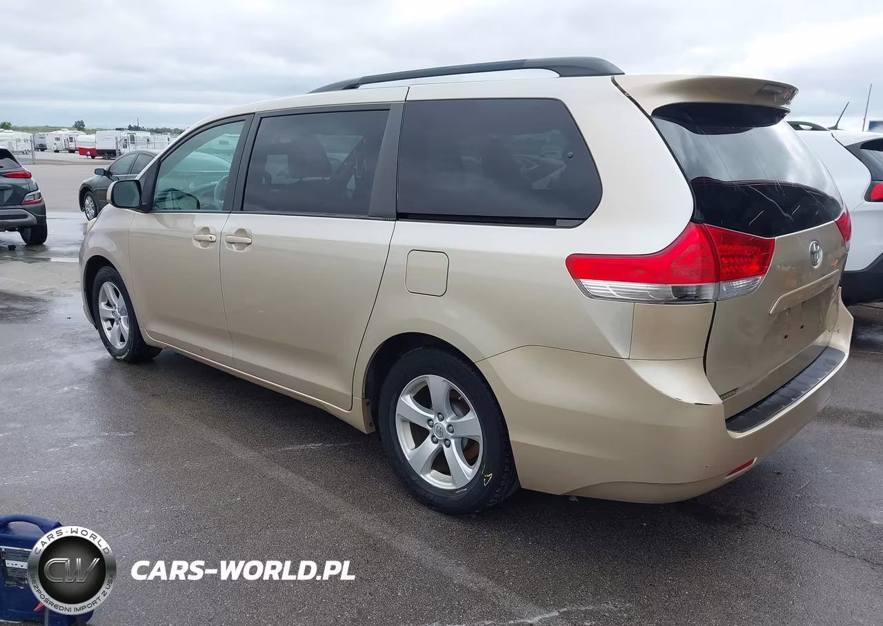 2014 Toyota Sienna Le V6 8 Passenger VIN:5TDKK3DC5ES449025 - 3