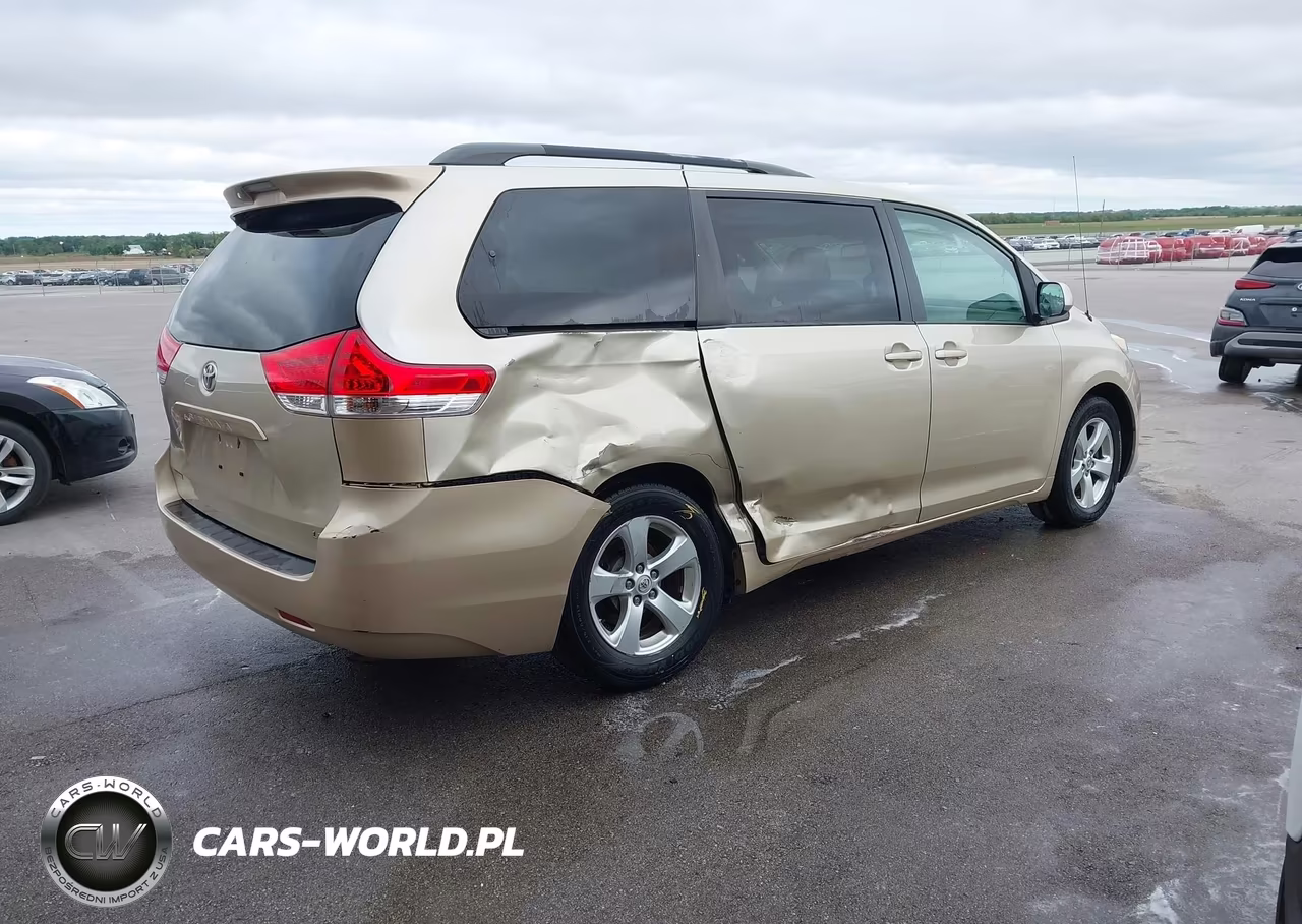 2014 Toyota Sienna Le V6 8 Passenger VIN:5TDKK3DC5ES449025 - 4