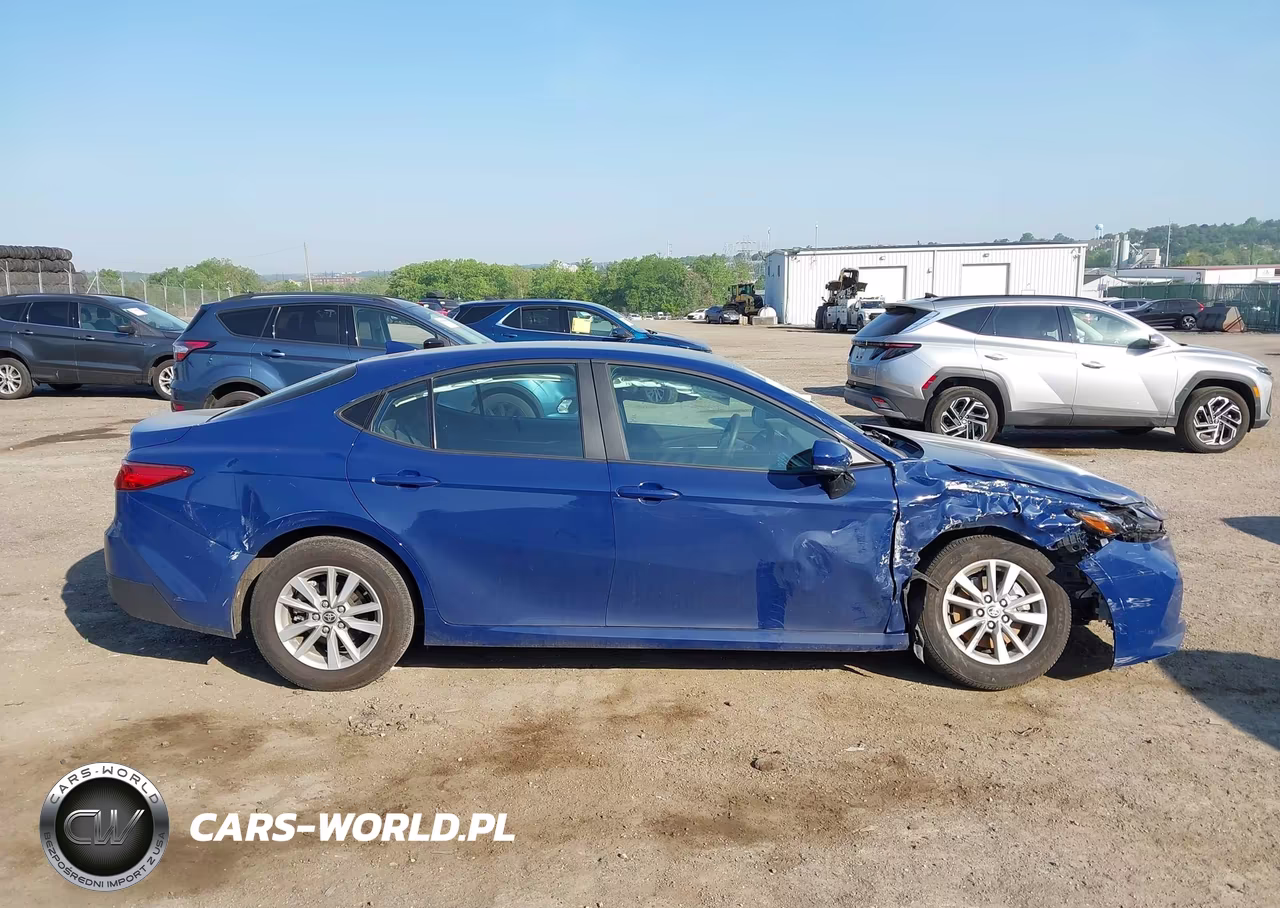 2025 Toyota Camry Le VIN:4T1DAACK4SU111806 - 13