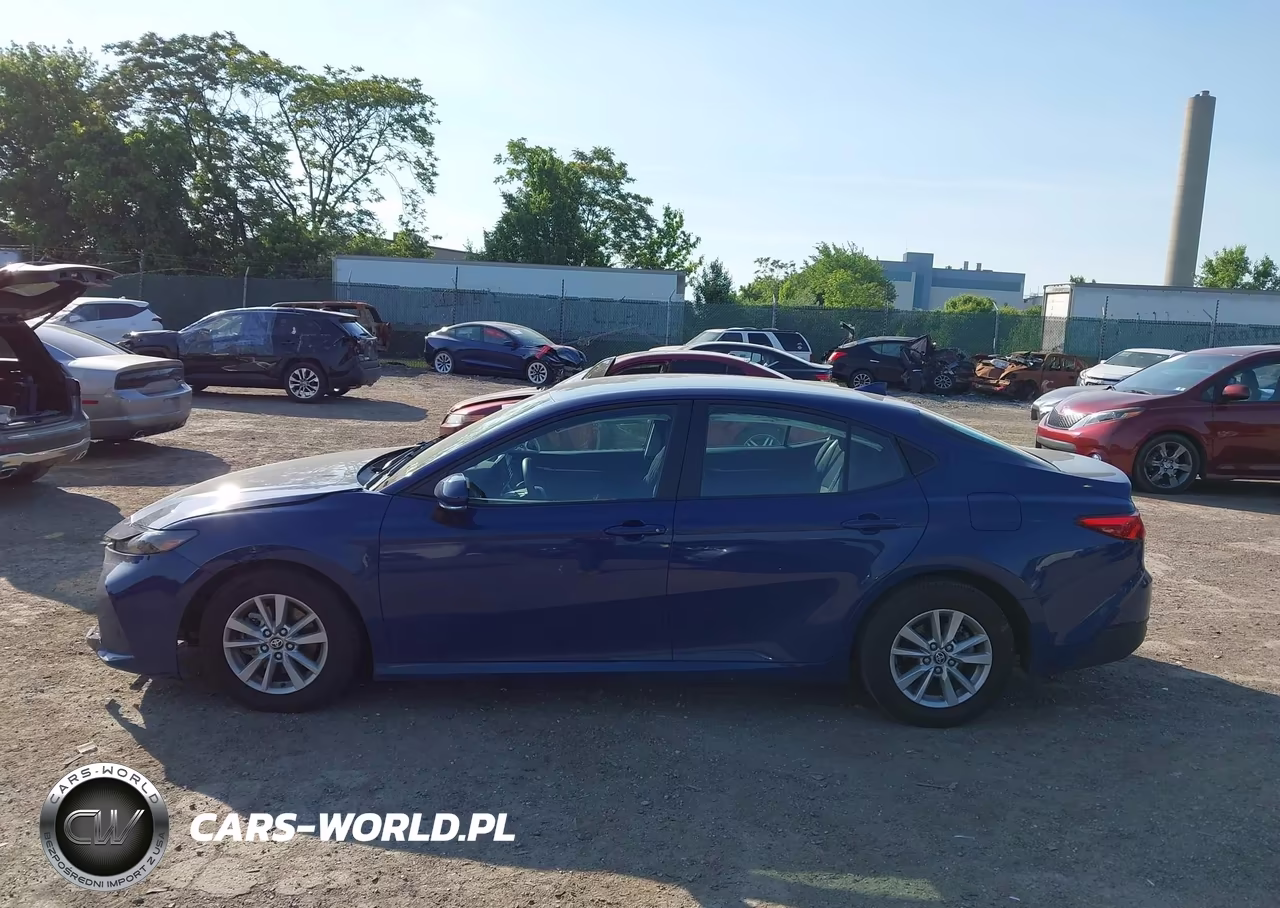 2025 Toyota Camry Le VIN:4T1DAACK4SU111806 - 14