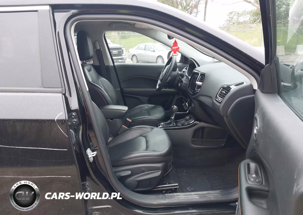 2018 Jeep Compass Limited 4X4 VIN:3C4NJDCB4JT341168 - 5