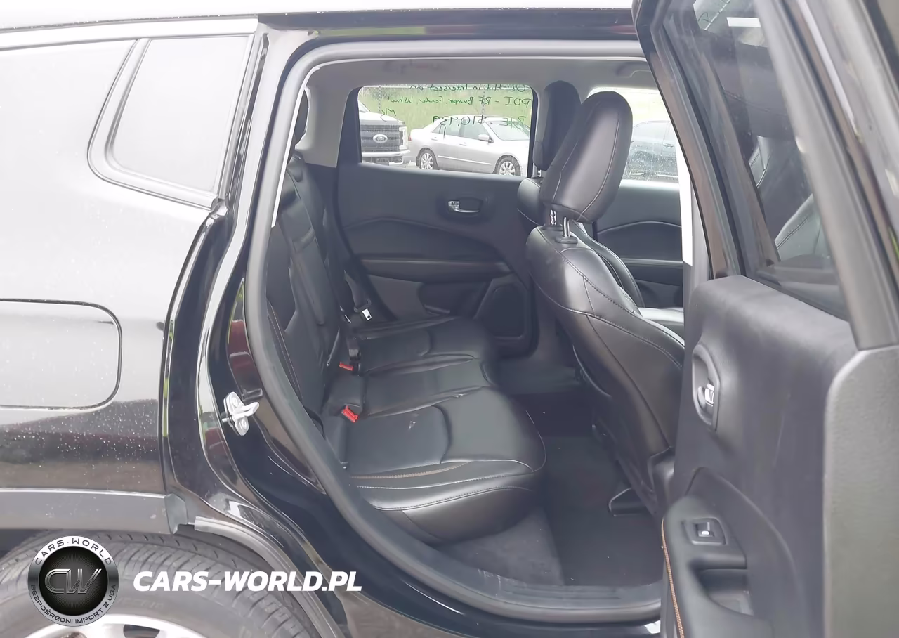 2018 Jeep Compass Limited 4X4 VIN:3C4NJDCB4JT341168 - 8
