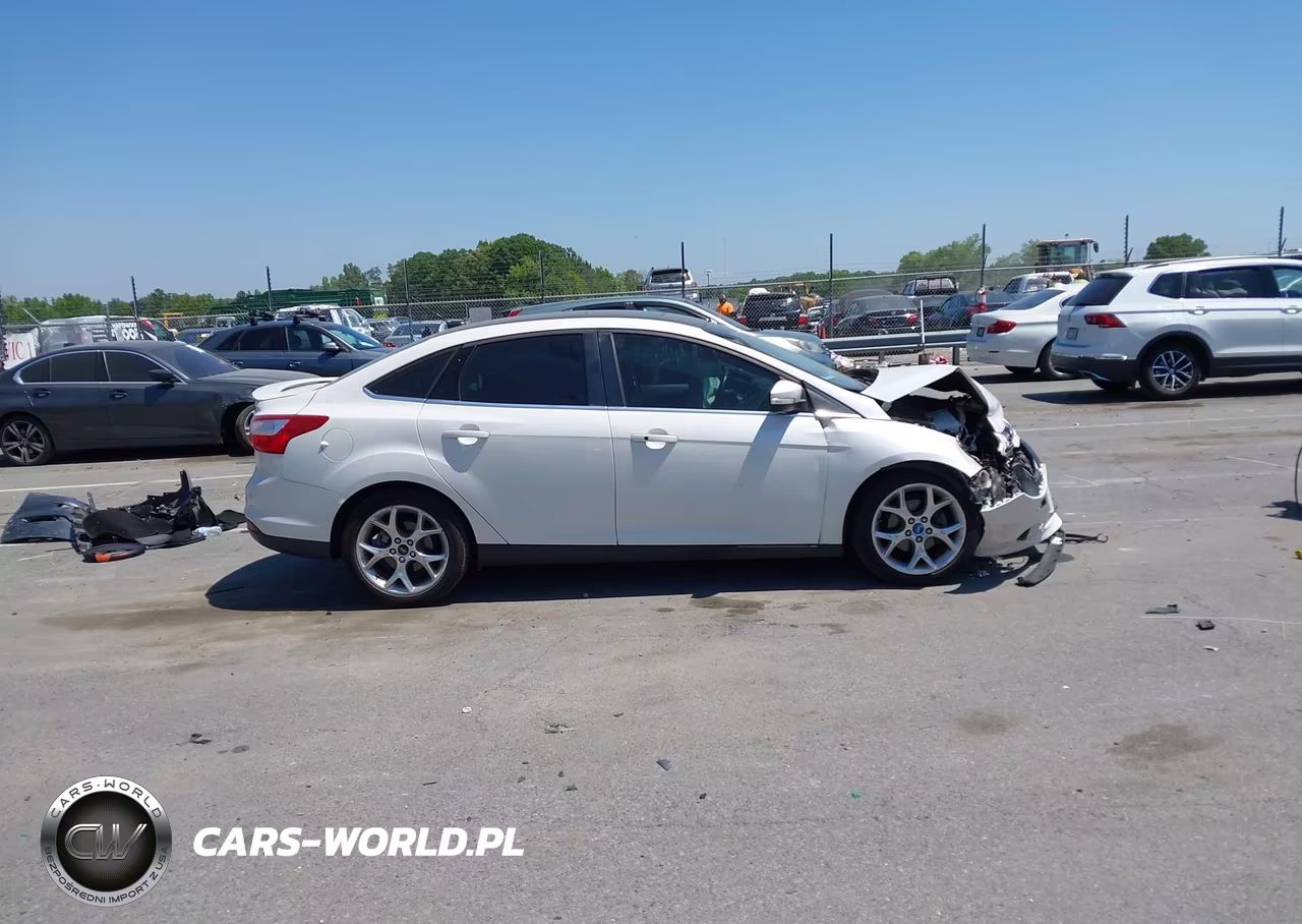2013 Ford Focus Titanium VIN:1FADP3J24DL200162 - 13