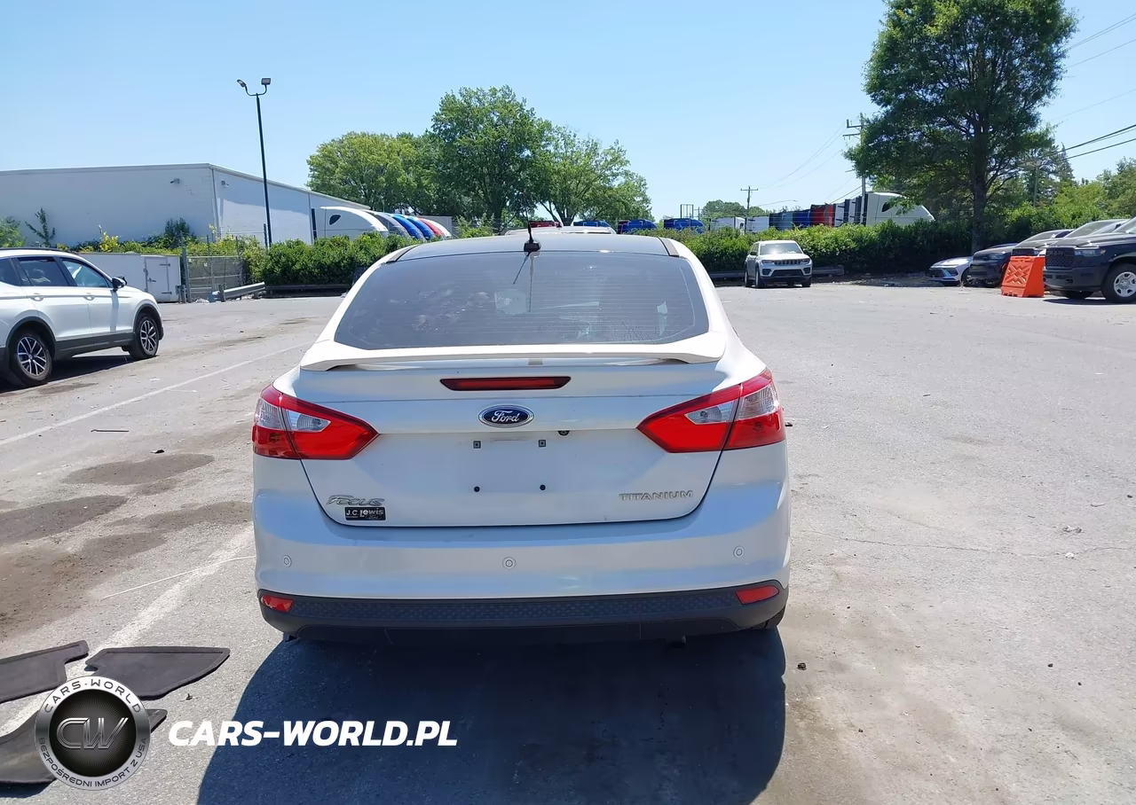 2013 Ford Focus Titanium VIN:1FADP3J24DL200162 - 16