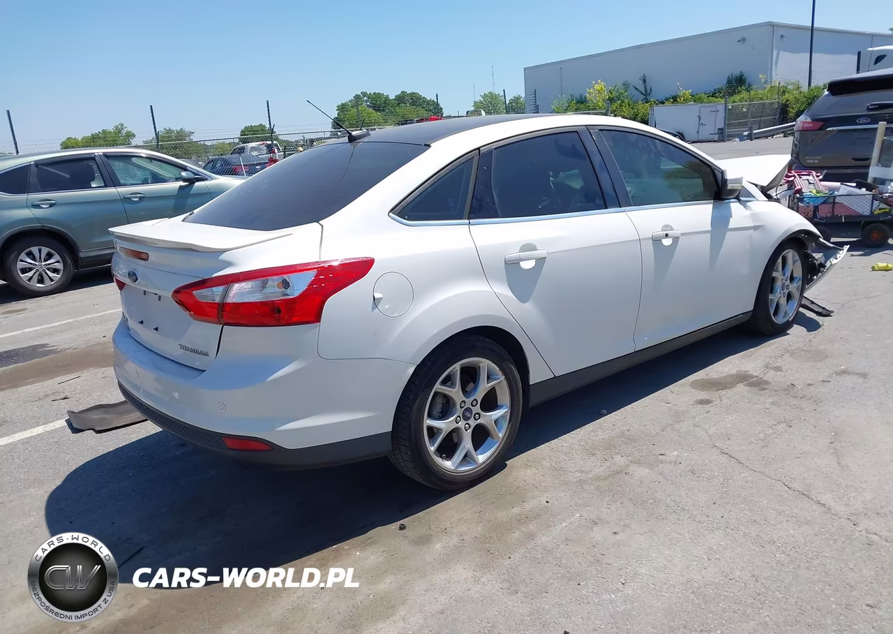 2013 Ford Focus Titanium VIN:1FADP3J24DL200162 - 4