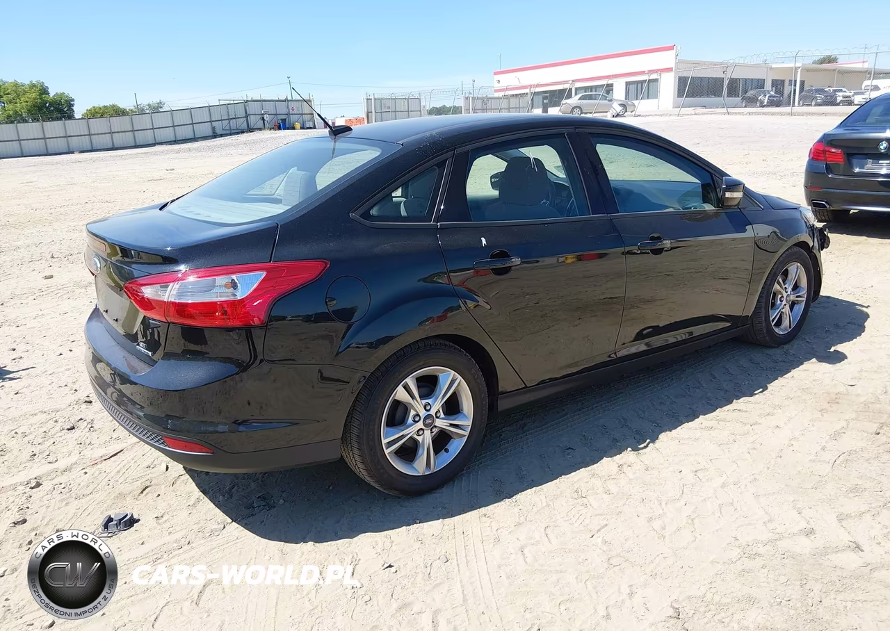 2014 Ford Focus Se VIN:1FADP3F29EL215900 - 4