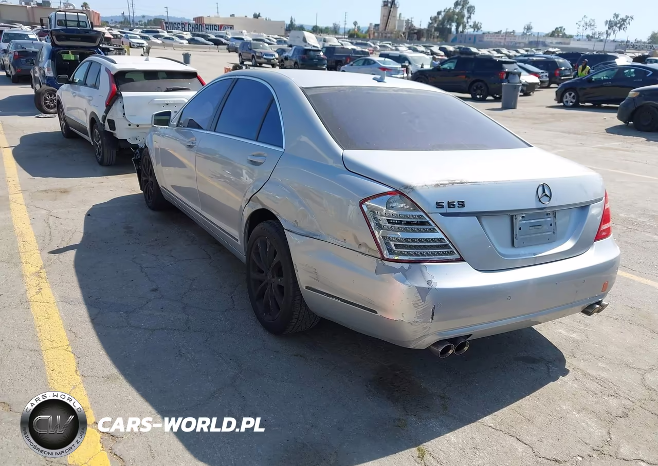 2010 Mercedes-Benz S 550 VIN:WDDNG7BB8AA324923 - 3