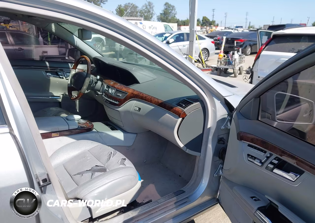 2010 Mercedes-Benz S 550 VIN:WDDNG7BB8AA324923 - 5