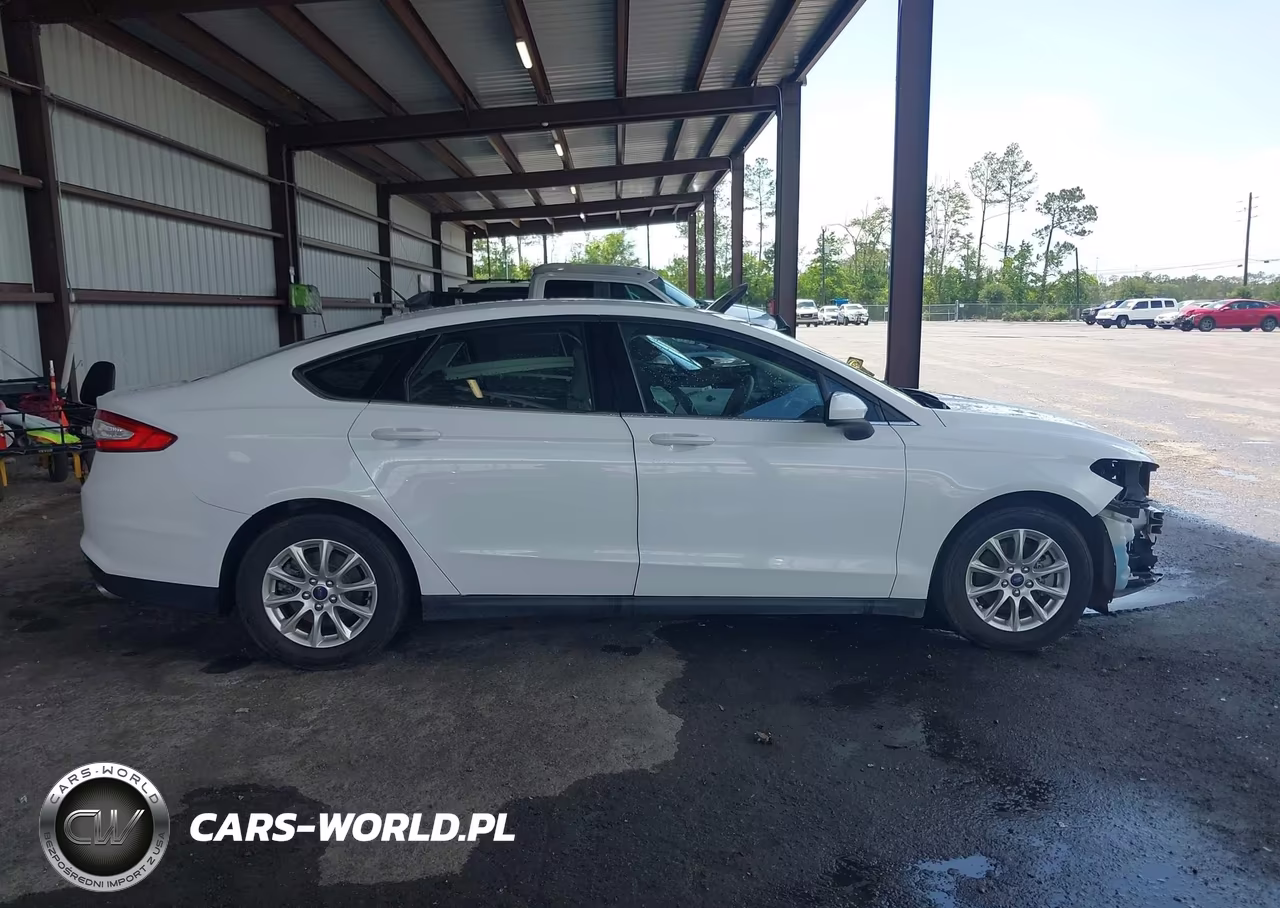 2015 Ford Fusion S VIN:3FA6P0G70FR242326 - 13
