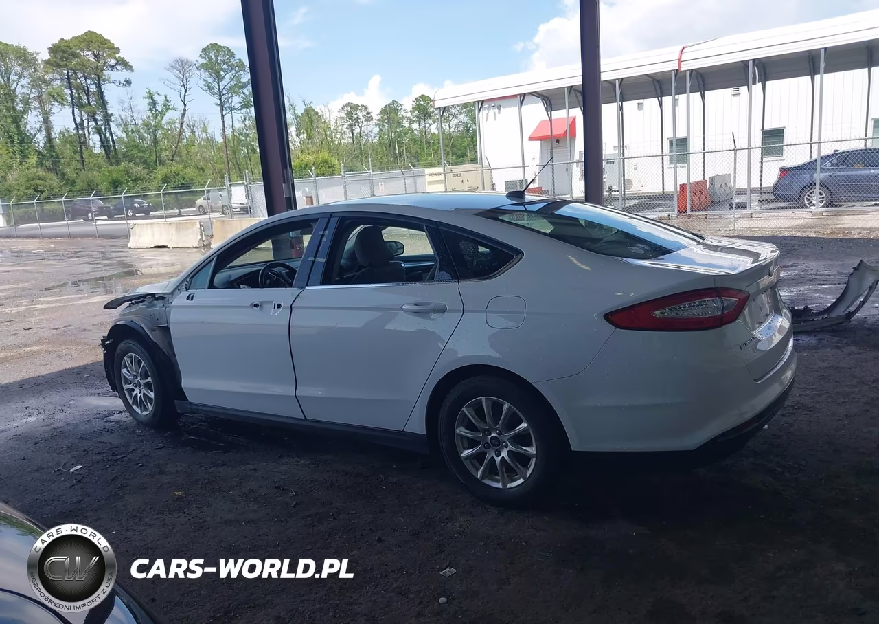 2015 Ford Fusion S VIN:3FA6P0G70FR242326 - 14