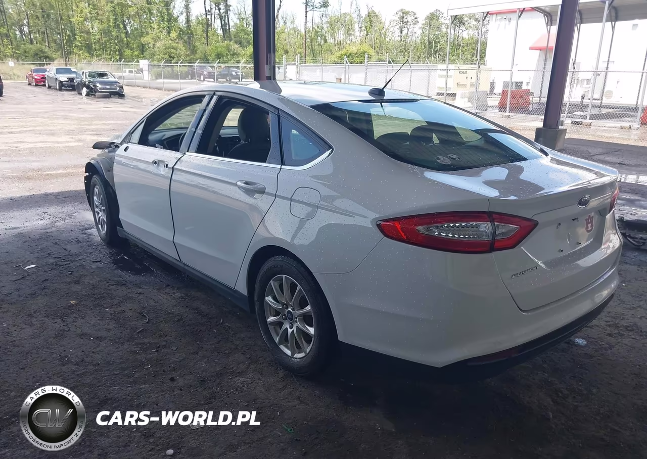 2015 Ford Fusion S VIN:3FA6P0G70FR242326 - 3