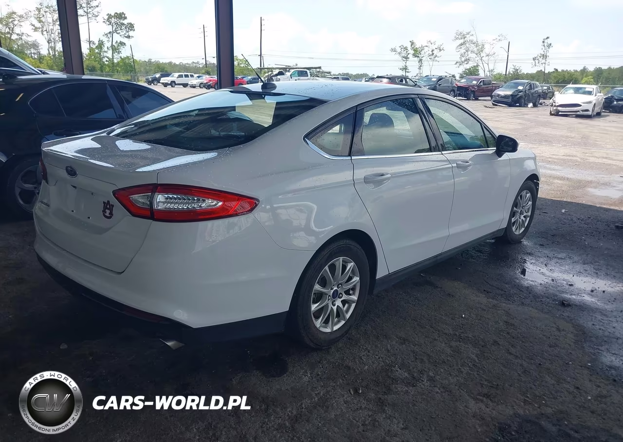 2015 Ford Fusion S VIN:3FA6P0G70FR242326 - 4