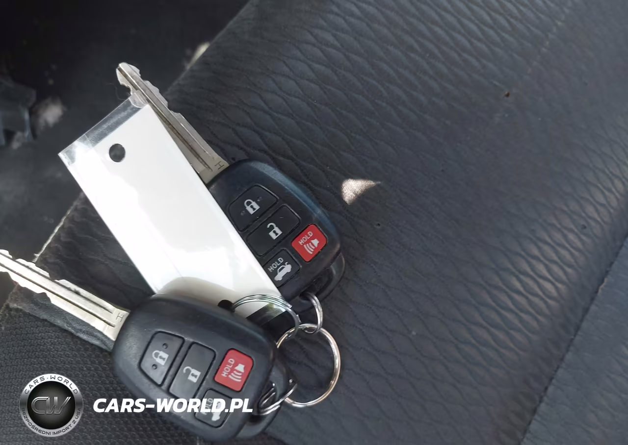 2017 Toyota Corolla Le VIN:2T1BURHE5HC909080 - 11