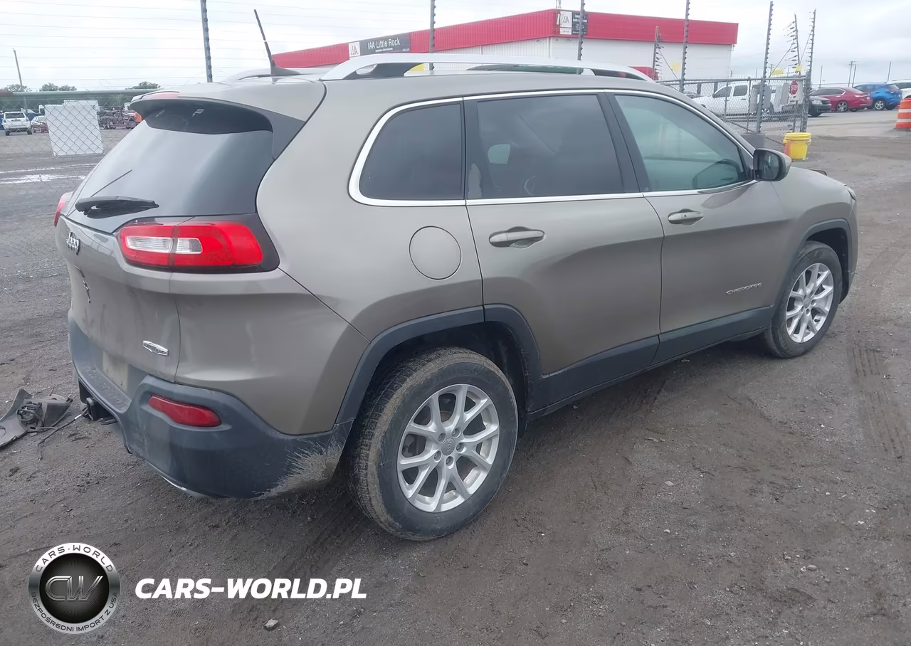 2017 Jeep Cherokee Latitude Fwd VIN:1C4PJLCS4HW624063 - 4