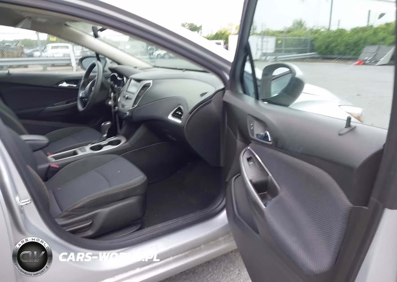 2018 Chevrolet Cruze Ls Auto VIN:1G1BC5SM5J7116910 - 5