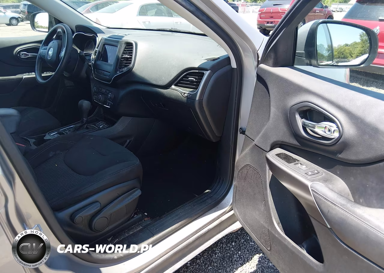 2019 Jeep Cherokee Latitude Fwd VIN:1C4PJLCBXKD265952 - 5